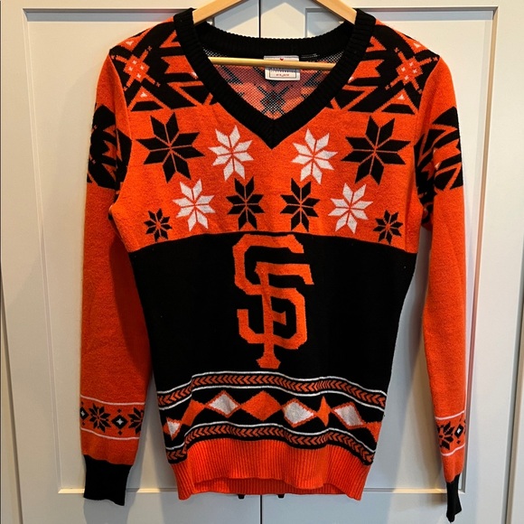 Genuine Merchandise Sweaters - SF Giants V-Neck Ugly Christmas Sweater Size M